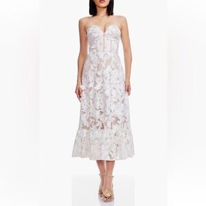 NWT DRESS THE POPULATION Carina Butterfly Appliqué
Strapless Cocktail Midi Dress